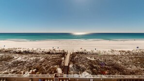 On the beach - Spacious Island Princess 607 w/Seasonal Beach Service (Fort Walton Beach)
