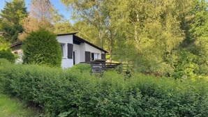 Exterior - Lakeside holiday home with private garden (Koleczkowo)