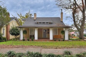 Exterior - Enjoy the Masters from this Charming Home Less < 4 miles from Augusta National (Augusta)