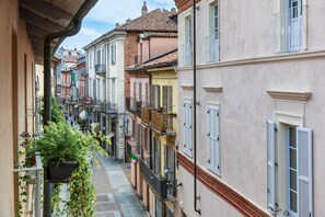 Balcony - Hostdomus - La Scala (Alba)