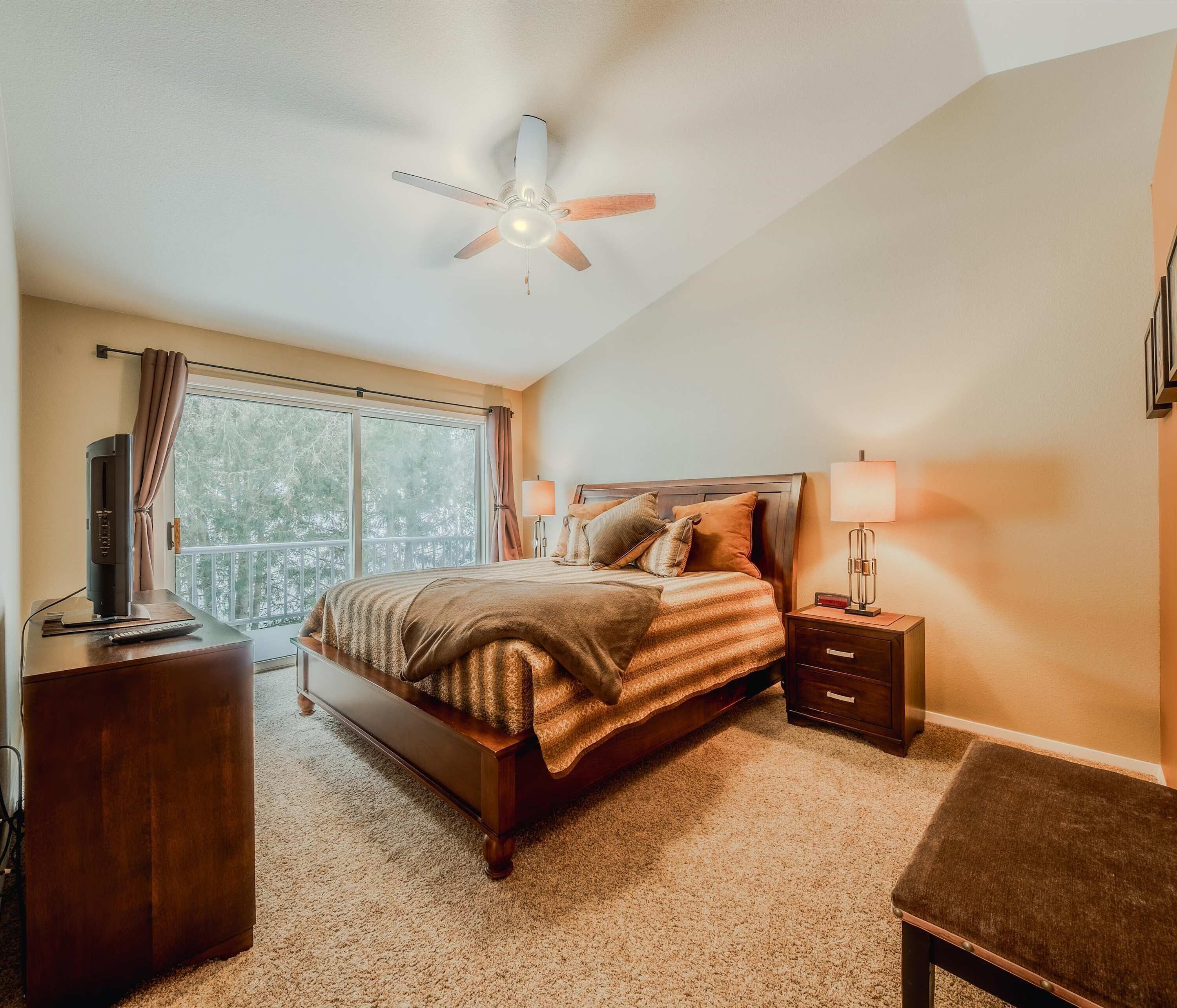 2 عدّة غرف نوم وبديكورات فريدة لكل غرفة وطراز فريد لكل وحدة ومكتب