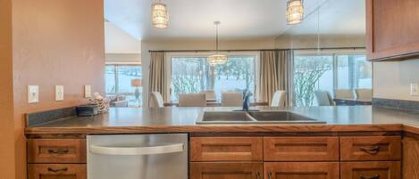 联排别墅, 多张床, 露台, 高尔夫景观 (Meadow Lake Townhouse) | 住宿内部