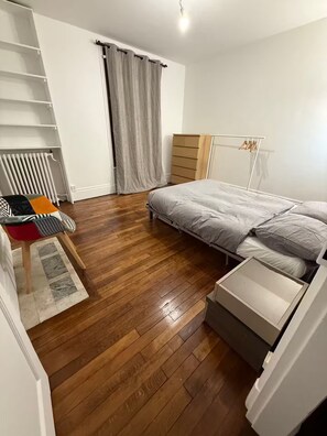 Fer et planche à repasser, accès Internet