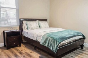 1 habitación, tabla de planchar con plancha, wifi y ropa de cama
