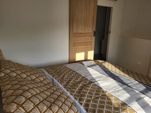 WiFi, bed sheets