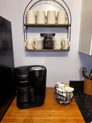 Interior - Cozy 1-bedroom building "out back" in downtown Asheboro, NC. Great location. (Asheboro)