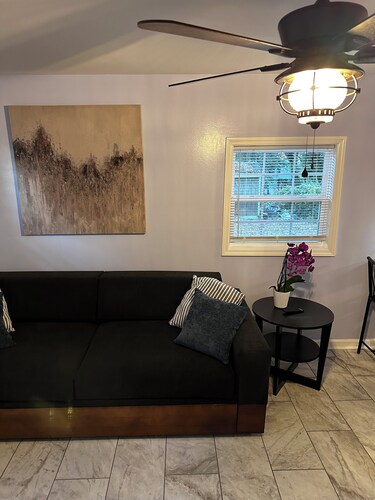 Cozy 1-bedroom building "out back" in downtown Asheboro, NC. Great location.