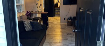 Cozy 1-bedroom building "out back" in downtown Asheboro, NC. Great location.