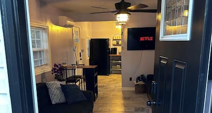 Cozy 1-bedroom building "out back" in downtown Asheboro, NC. Great location.