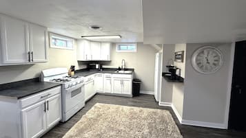 Micro-ondes, four, plaque de cuisson