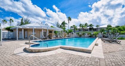 Family Townhouse Minutes to 7Mile Beach