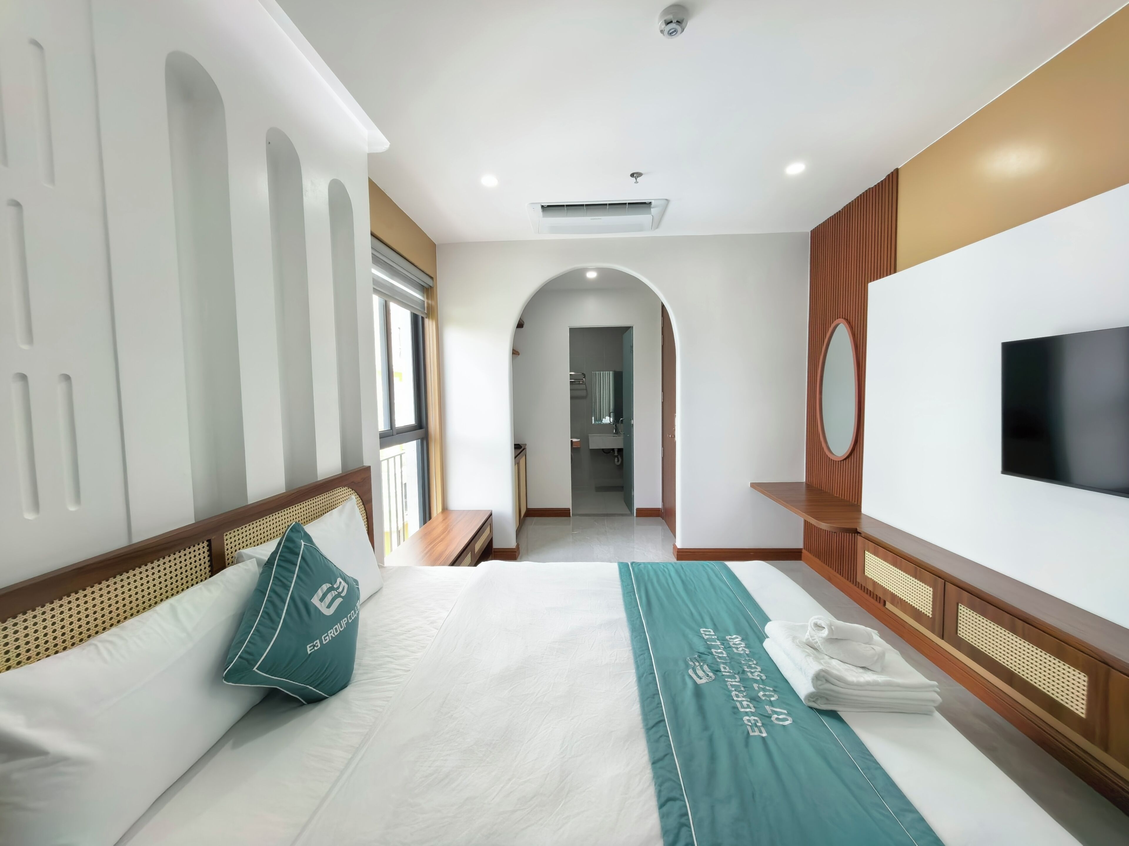 Free WiFi, bed sheets