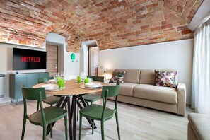 Interior - Hostdomus - The Tower (Alba)