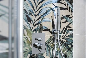 Hand-held showerhead - Hostdomus - The Tower (Alba)