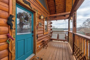 Terrace/patio - Cozy Smoky Mountain retreat in the heart of Pigeon Forge (Pigeon Forge)