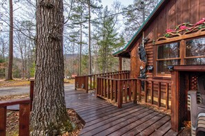 Property grounds - Hot Tub, Fireplace, Screened balcony, Grill - Log Cabin near Pigeon Forge (Sevierville)