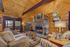 Smart TV, fireplace, video games - Hot Tub, Fireplace, Screened balcony, Grill - Log Cabin near Pigeon Forge (Sevierville)