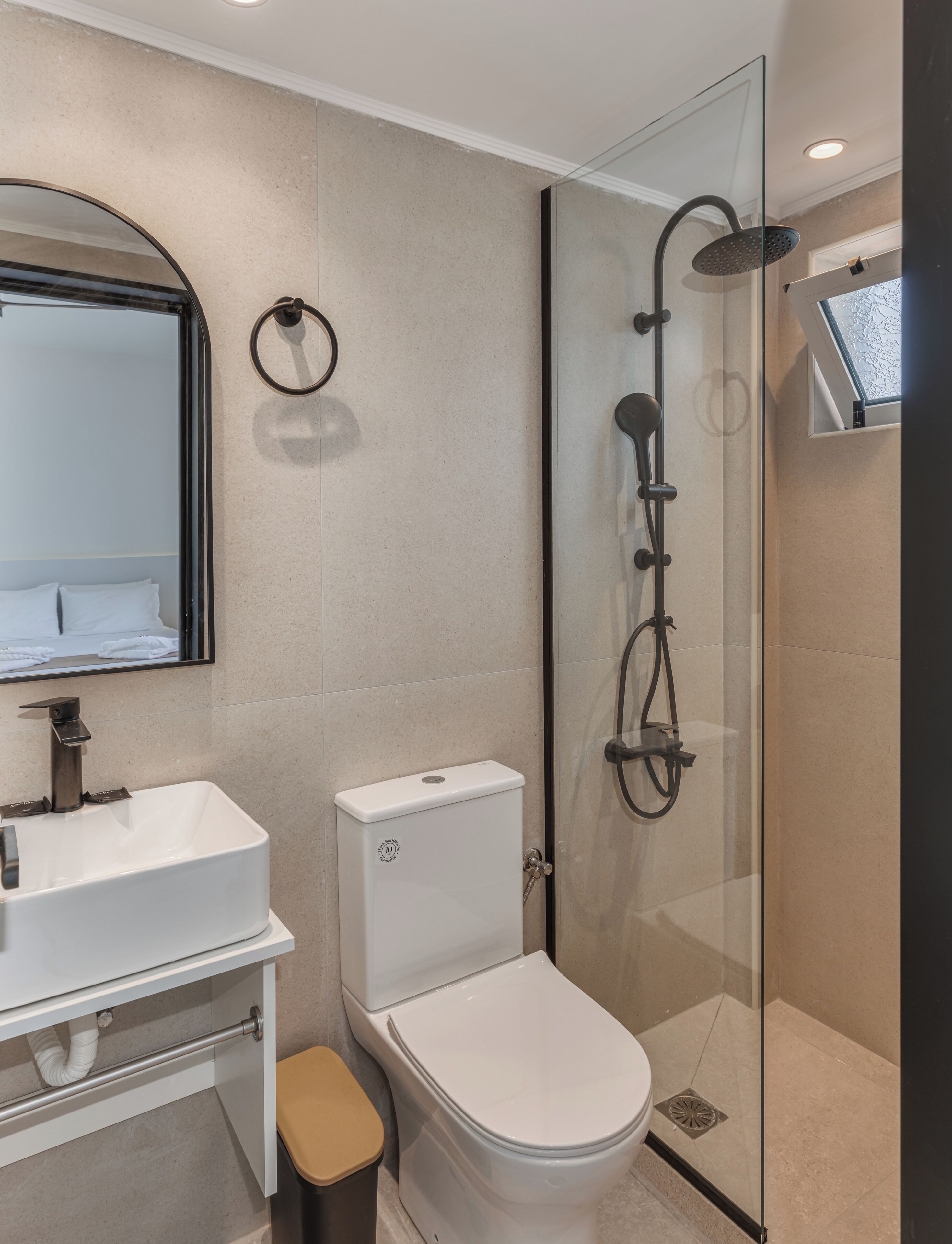 Studio | Bathroom