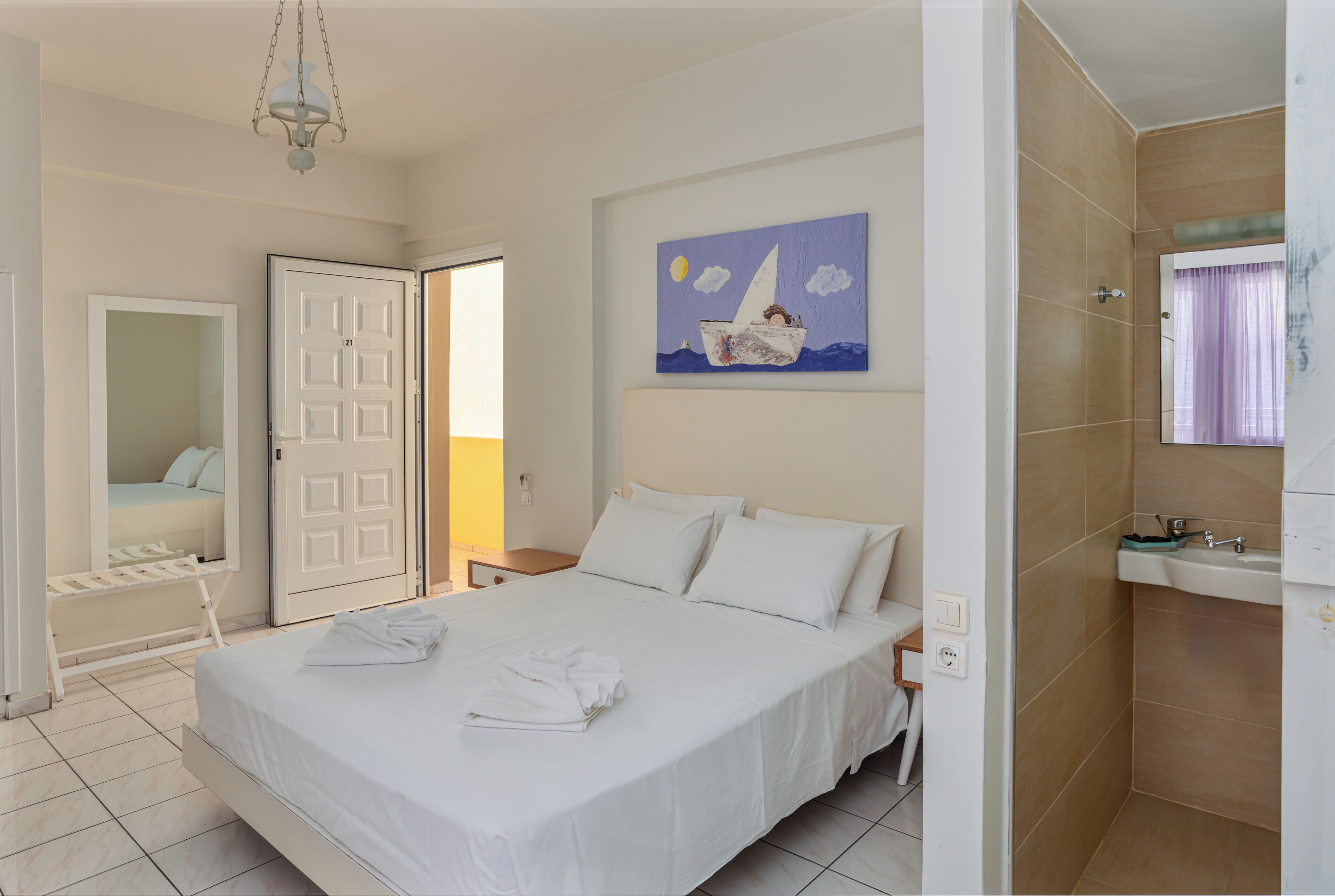 Iron/ironing board, free WiFi, bed sheets