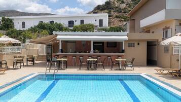 Bar à beira da piscina