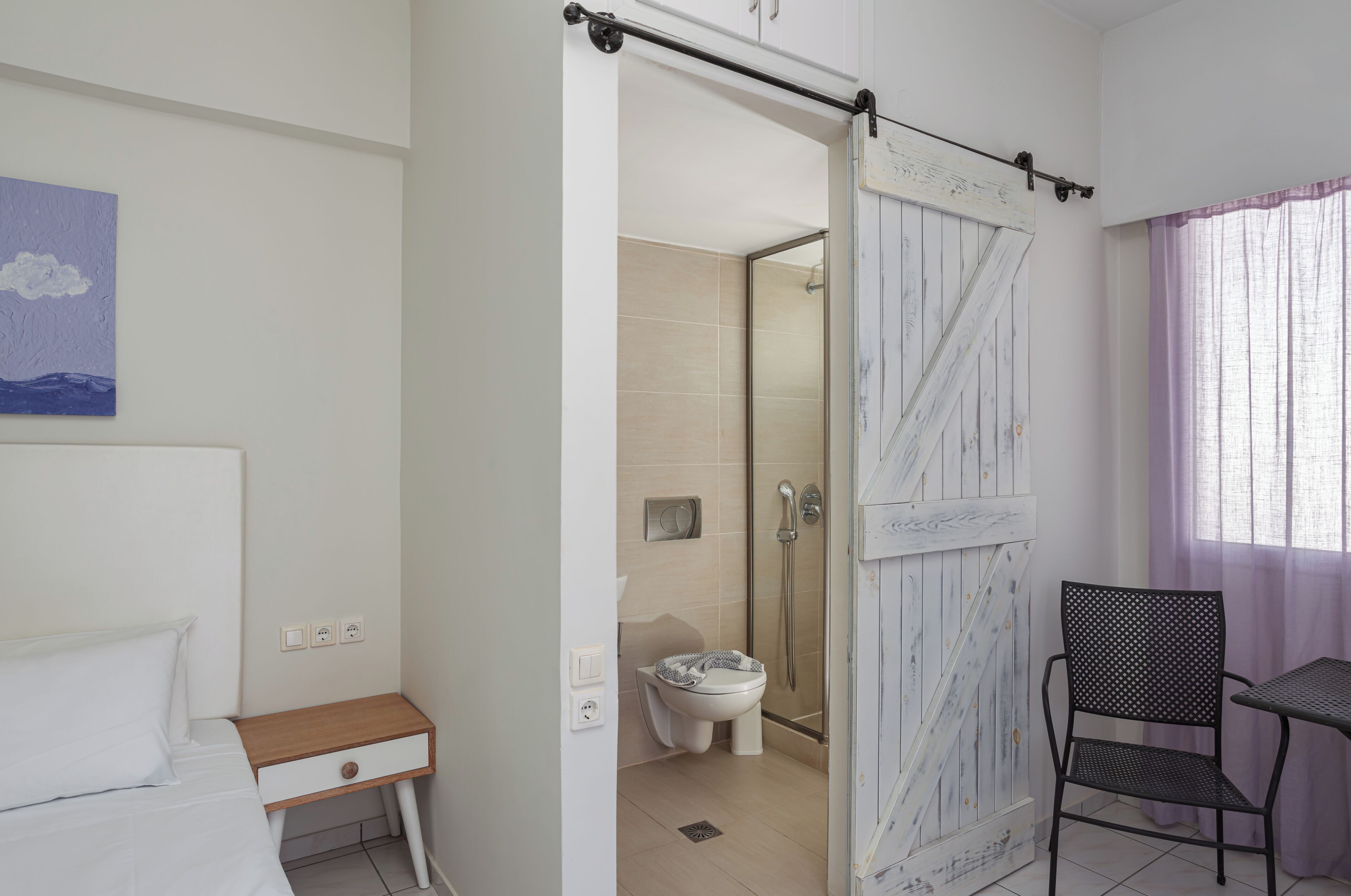Habitación doble | Caja fuerte, tabla de planchar con plancha, wifi gratis y ropa de cama