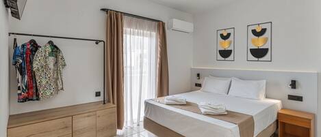 Double Room | Iron/ironing board, free WiFi