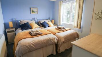 3 quartos, individualmente decorados, individualmente mobiliados