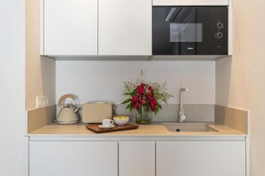 Private kitchen | Fridge, microwave, cookware/dishes/utensils - L'Hostalet de Cabrils (Cabrils)