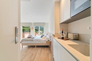 Masa, ücretsiz kablosuz İnternet 