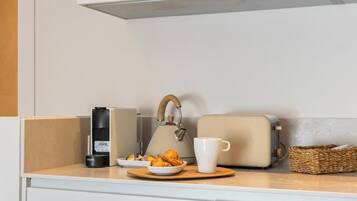 Camera doppia, balcone, vista città | Interni