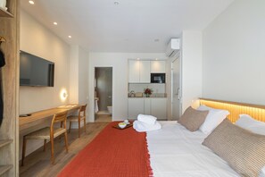 Double Room, Balcony, City View (4) | Desk, free WiFi - L'Hostalet de Cabrils (Cabrils)