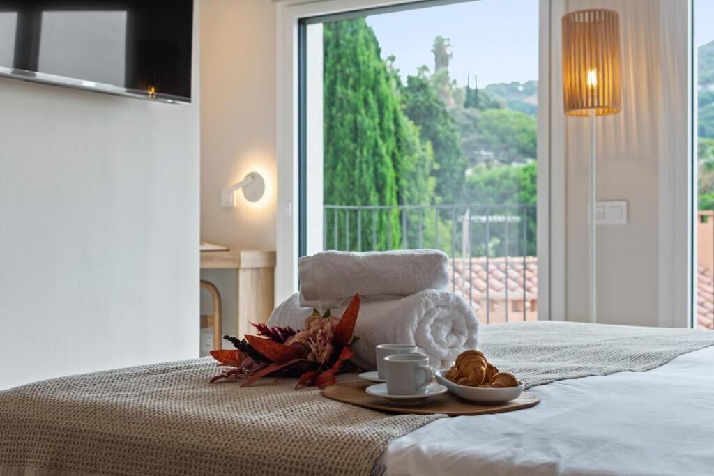 Superior Double Room, Sea View | Desk, free WiFi