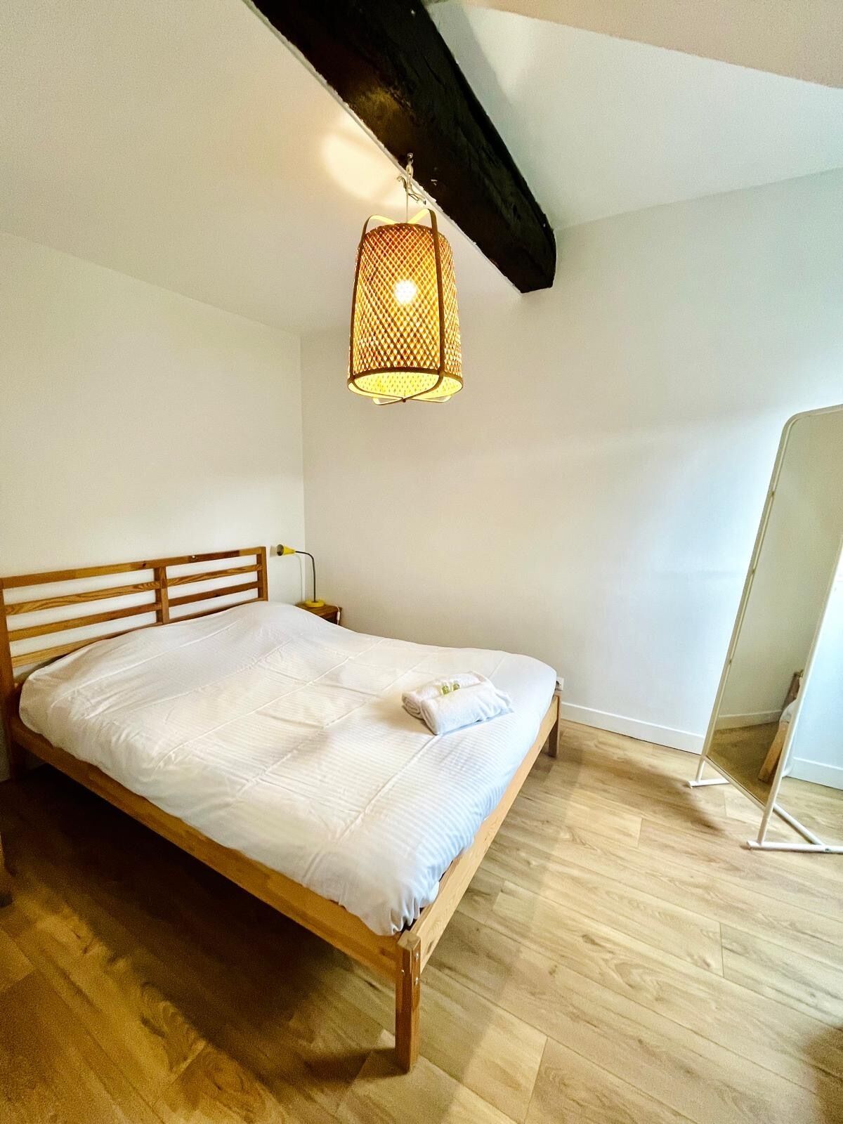 Iron/ironing board, internet, bed sheets