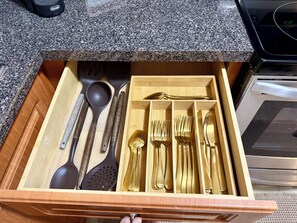 Microwave, oven, stovetop, dishwasher - E&A SouthWest Miami Rentals - Breeze Studio (miami)