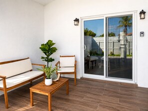 Terrace/patio - E&A SouthWest Miami Rentals Cozy 2BD Apartment with Private Parking (miami)