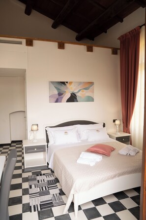 Classic Double Room | Minibar, in-room safe, desk, free WiFi - Albergo Al Cinghiale (Montevecchio)