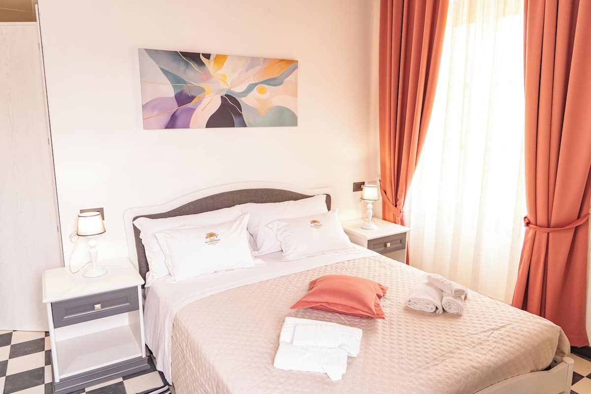Classic Double Room | Minibar, in-room safe, desk, WiFi (free)
