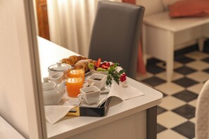 Deluxe Double Room, Courtyard View