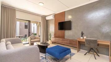 Luxury Apartment, Air conditioning | In-room safe, iron/ironing board, free WiFi