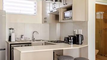 Luxury Apartment, Air conditioning | Private kitchen