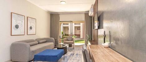 Luxury Apartment, Air conditioning | Living area