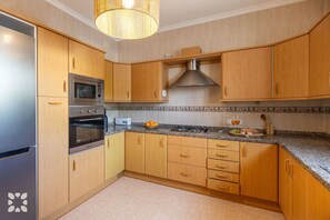 Réfrigérateur, micro-ondes, four, lave-vaisselle