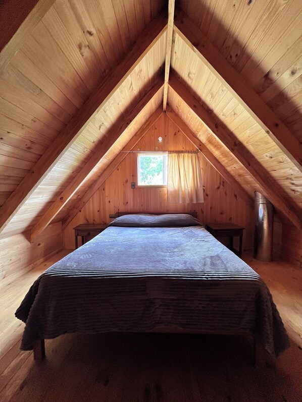 1 bedroom, bed sheets - Giardino cabins in Ranco Lake (Lago Ranco, Los Ríos)