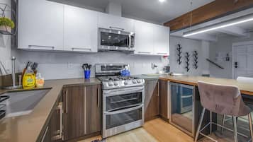 Apartment, Multiple Beds, Hot Tub, Mountain View (Zephyr Chalet) | Private kitchen