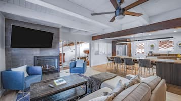 Apartment, Multiple Beds, Hot Tub, Mountain View (Zephyr Chalet) | Living area