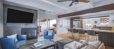 Apartment, Multiple Beds, Hot Tub, Mountain View (Zephyr Chalet) | Living area