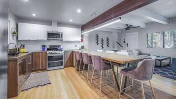 Apartment, Berbilang Katil, Hot Tub, Mountain View (Zephyr Chalet) | Dapur peribadi