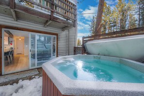 Outdoor spa tub - Zephyr Chalet Home for 8 (Zephyr Cove)