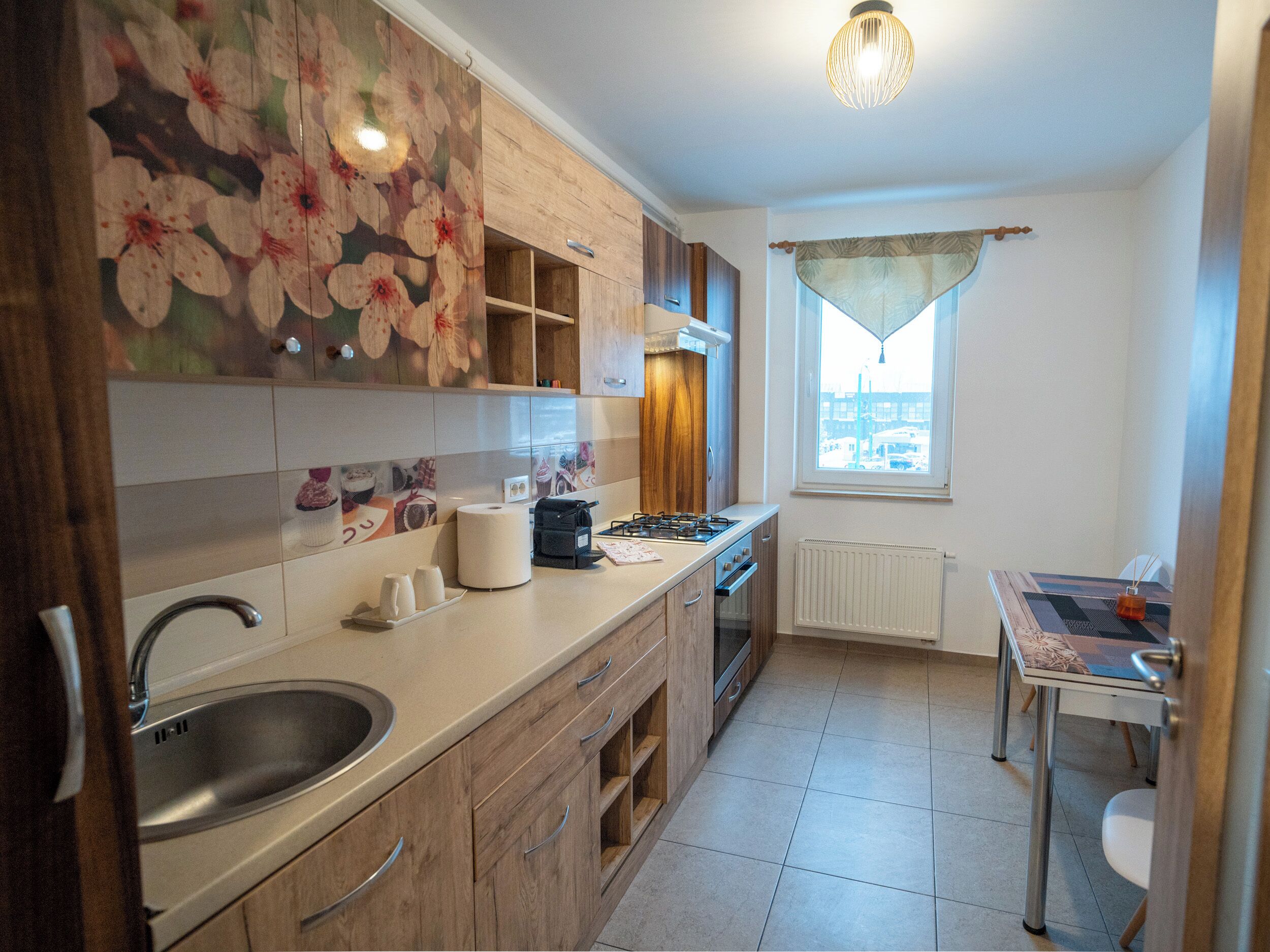 Full-size fridge, oven, stovetop, cookware/dishes/utensils