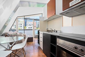 Family Loft, Balcony, City View | Private kitchen | Fridge, microwave, oven, stovetop